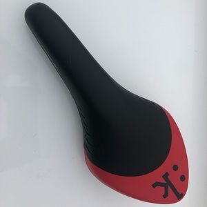 Fizik Arione Tri 2 Manganese Saddle Red & Black